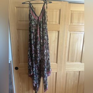 Floral V-Neck Polisilk romper